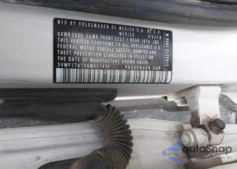 2016 Volkswagen Beetle 1.8T Classic z USA, uszkodzony, nr VIN 3VWF17AT0GM631439